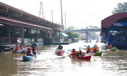 จังหวัดนนทบุรี ส่งเสริมการท่องเที่ยวทางน้ำเชิงอนุรักษ์ จัดกิจกรรม “พายเรือคายัค รักษ์คลองนนท์”