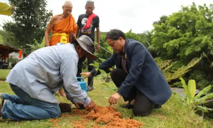 เสธฯ บูท เป็นประธานผ้าป่า-ถวายเทียนพรรษา