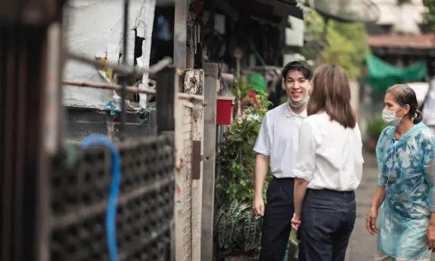 คนหล่อขอทำดี!!! ภูผา นพวิชญ์ จูงมือหวานใจนอกจอขออาสาลุยช่วยชุมชนมักกะสัน