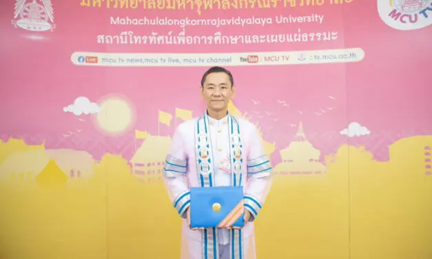 ดร.ทวีศักดิ์ เข้ารับประทานปริญญาดุษฎีบัณฑิตกิตติมศักดิ์ ที่ มจร.