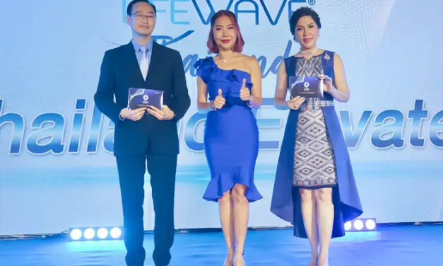 “เปิ้ล จิตรีย์” รับโล่รางวัลผู้ทำยอดขายได้เป็นอันดับ 1 ของประเทศไทย ในงาน LifeWave Thailand Elevate Your Life