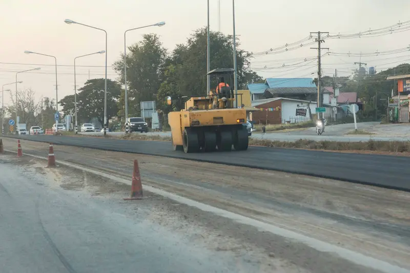 ชาวหนองบัวลำภู ตั้งคำถามแขวงทางหลวงทำไมถนน 2 ฝั่งคุณภาพไม่เท่ากัน