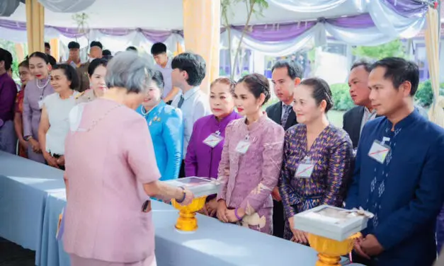 มหาลัยใบผัก จอมใจฟาร์ม ร่วมเข้าเฝ้าทูลละอองธุลีพระบาท สมเด็จพระกนิษฐาธิราชเจ้า กรมสมเด็จพระเทพรัตนราชสุดาฯ