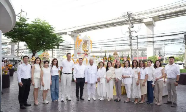 คณะผู้บริหารเอ็ม บี เค และธุรกิจในเครือ ร่วมพิธีบวงสรวงท้าวมหาพรหม เพื่อความเป็นสิริมงคล ที่พาราไดซ์ พาร์ค