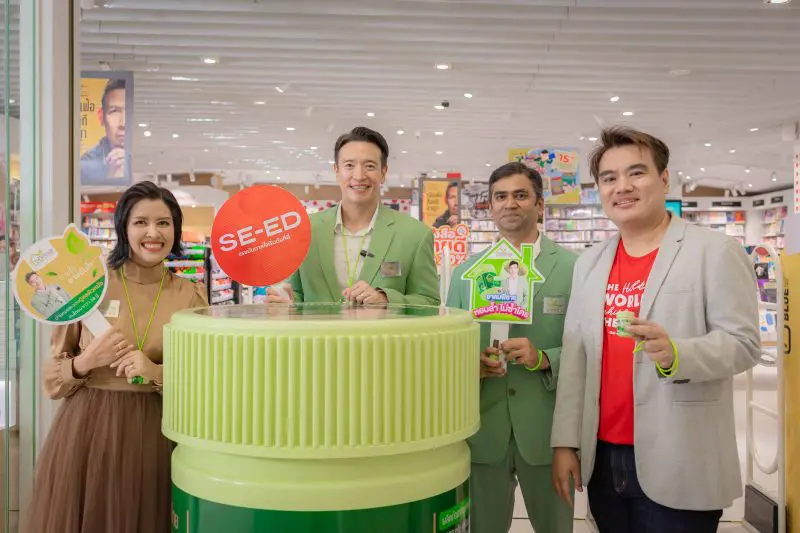 ชาย–ชาตโยดม ร่วมงาน บ้านหมอละออง เปิดตัวยาดมสมุนไพรสูตรพรีเมียม “กระปุกเขียว” หอมล้ำ ไม่ซ้ำใคร วางขายแล้วที่ซีเอ็ดบุ๊คทั่วประเทศ