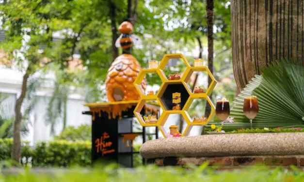 แชงกรี-ลา เชียงใหม่ เปิดตัว “The Hive-Ternoon Tea” ชวนสัมผัสประสบการณ์น้ำชาสุดหรู ที่ผสานความหวานละมุนของน้ำผึ้งธรรมชาติเข้ากับแนวคิดแห่งความยั่งยืน