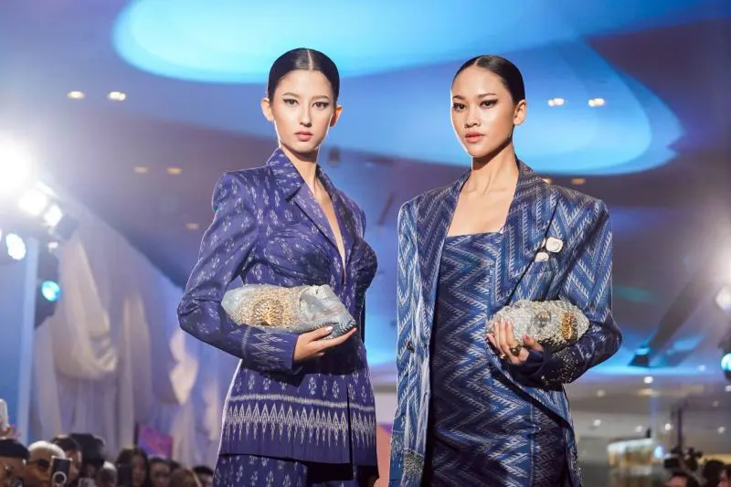 สมเด็จพระเจ้าลูกเธอ เจ้าฟ้าสิริวัณณวรี นารีรัตนราชกัญญา ทรงนำหัตถศิลป์ที่รังสรรค์จากผ้าไทยสู่เวทีโลก ผ่านโครงการ “UNESCO x SACIT x ICONCRAFT: A Celebration of Thai Artisans and Creative Cities”