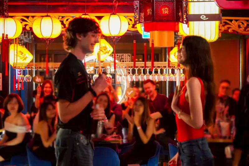 Shu Daxia สาขาเอ็ม บี เค เซ็นเตอร์ เปิดตำนานแม่สื่อ จัดอีเวนต์ Matchmaking Party ทุกเดือน