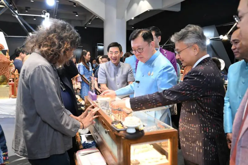 “จตุพร” นำ SACIT เปิด “อัตลักษณ์แห่งสยาม” ชวนอุดหนุนงานหัตถศิลป์ไทย ดึงทักษะภูมิปัญญาท้องถิ่น โชว์ฝีมือครูช่าง รักษามรดกของไทย