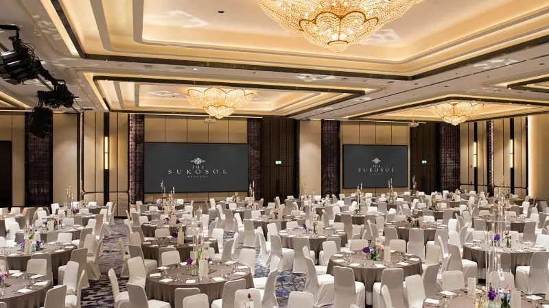 โรงแรมเดอะ สุโกศล เปิดตัวห้องจัดเลี้ยงโฉมใหม่ ‘กมลทิพย์ บอลรูม’ ยกระดับมาตรฐานการจัดงานด้วยเทคโนลียีล้ำสมัย ผสานแนวคิดด้านความยั่งยืนอย่างไร้รอยต่อ