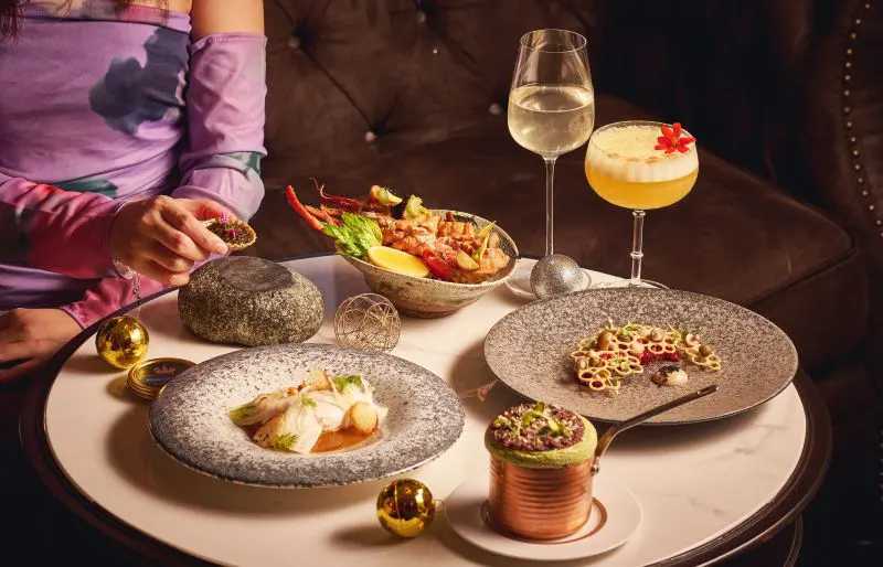 เฉลิมฉลองเทศกาลแห่งความสุขต้อนรับคริสต์มาสและปีใหม่ ที่ โรงแรม ดิ แอทธินี โฮเทล แบงค็อก, อะ ลักซ์ชูรี คอลเล็คชั่น โฮเทล