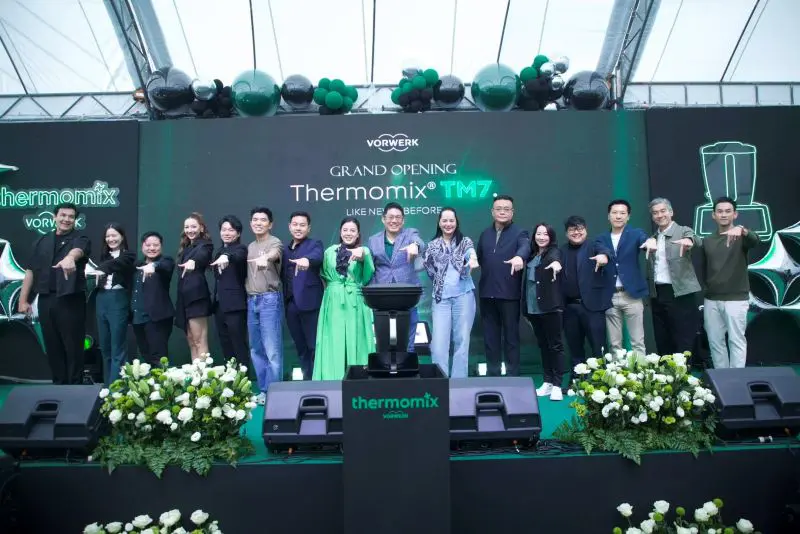 Vorwerk ผนึก คิทเช่นเวิลด์ ไทยแลนด์ เปิดตัว “Thermomix® TM7 หุ่นยนต์ทำอาหารอัจฉริยะ” ครั้งแรกในไทย ปฏิวัติครัวยุคใหม่ด้วยดีไซน์ All-Black และฟีเจอร์อัจฉริยะ ในงาน “Grand Opening Thermomix® TM7 Like Never Before”