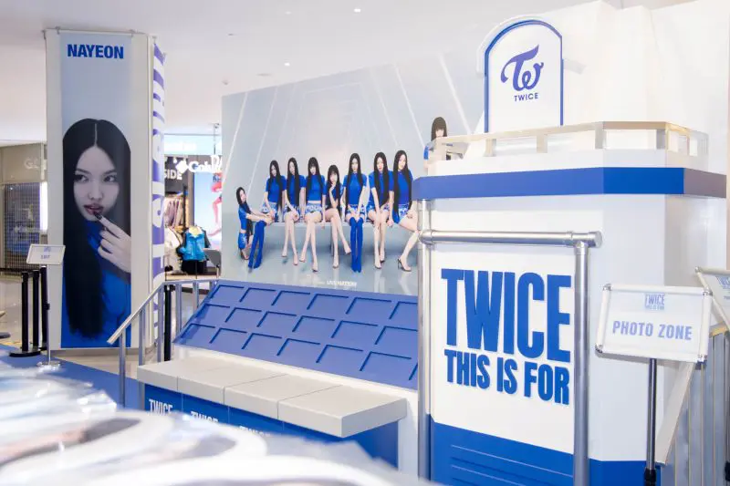 TWICE Pop-Up ครั้งแรกในไทย! ที่สยามพารากอน พบกับไอเท็มสุดเอ็กซ์คลูซีฟ TWICE Pop-Up in Bangkok