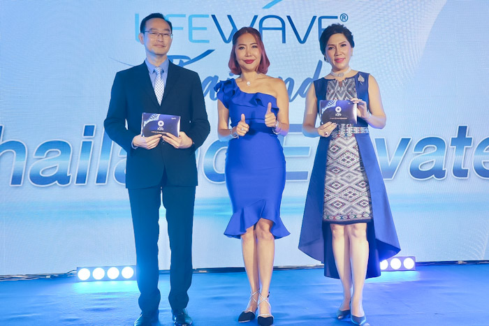 “เปิ้ล จิตรีย์” รับโล่รางวัลผู้ทำยอดขายได้เป็นอันดับ 1 ของประเทศไทย ในงาน LifeWave Thailand Elevate Your Life