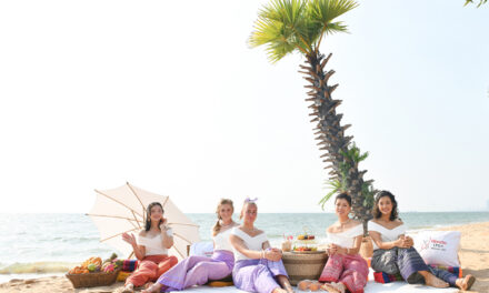 โปรกอล์ฟสาวชื่อดังระดับโลกร่วมชูเอกลักษณ์แฟชั่นผ้าไหมไทย บนชายหาดนาจอมเทียน เมืองพัทยา
