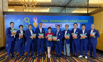 วอชิงตันแอปเปิลคอมมิชชั่นประจำประเทศไทย นำแอปเปิลสายพันธุ์ใหม่ Cosmic Crisp® ร่วมแสดงความยินดีกับสมาคมนักข่าวแห่งประเทศไทย ในโอกาสครบรอบ 68 ปี สมาคมนักข่าวนักหนังสือพิมพ์ฯ