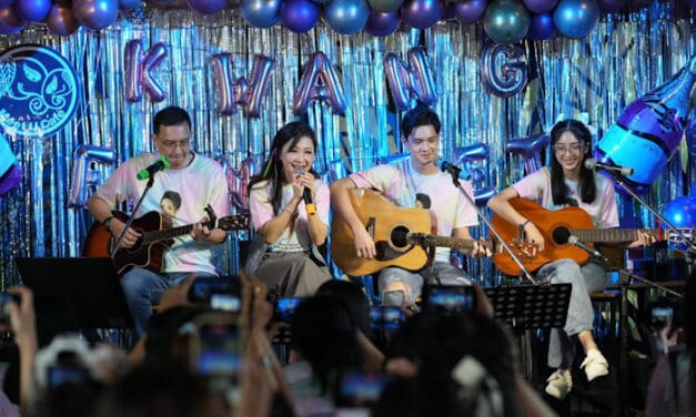 “กวาง กมลชนก เขมะโยธิน” จัดงานมีตติ้งพบปะแฟนคลับอย่างอบอุ่นในรอบหลายสิบปี
