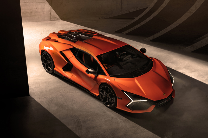 Lamborghini Revuelto ปรากฏการณ์ใหม่แห่งรถยนต์ซูเปอร์สปอร์ต ระบบไฟฟ้าปลั๊กอินไฮบริดเครื่องยนต์ V12 สมรรถนะสูงรุ่นแรกของโลก