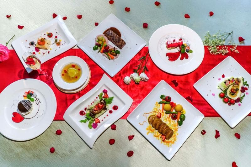 บอกรักผ่านดินเนอร์สุดพิเศษ ในวันวาเลนไทน์ 14 กุมภาพันธ์ 2568 ที่ Le Crystal Restaurant