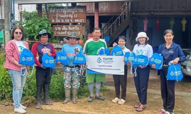 กรุงเทพประกันชีวิต เดินหน้าภารกิจ “ใส่ใจสังคม” มอบถุงยังชีพช่วยเหลือผู้ประสบภัยเหตุน้ำท่วมฉับพลัน อ.ปง จ.พะเยา