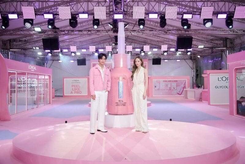 ณิชา–เจมีไนน์ เผยความลับความกระจ่างใสจาก L’Oréal Paris ด้วย “Glycolic Bright Exfoliant Peel” พีลลิ่งมาส์กชมพู ณ พาร์ค พารากอน