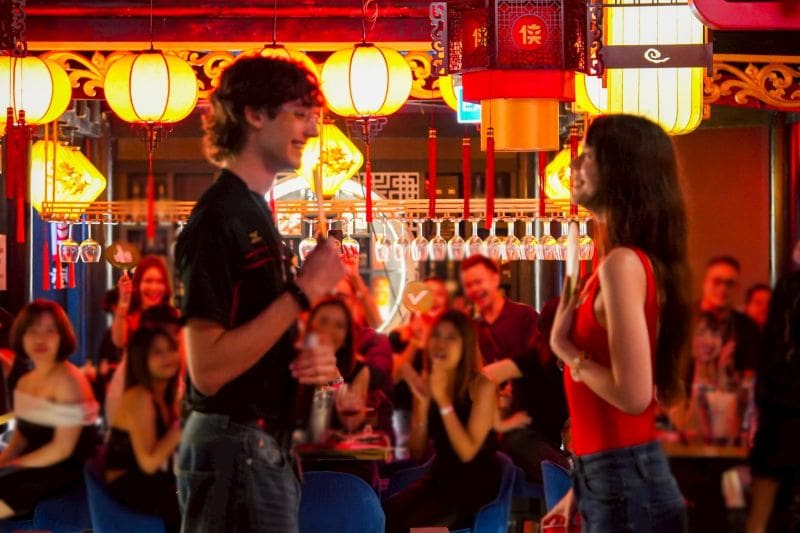 Shu Daxia สาขาเอ็ม บี เค เซ็นเตอร์ เปิดตำนานแม่สื่อ จัดอีเวนต์ Matchmaking Party ทุกเดือน