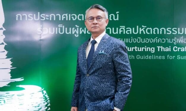SACIT ขับเคลื่อนงานศิลปหัตถกรรมไทยสู่ความยั่งยืนตามแนวคิด ESG ผู้อำนวยการ สศท. มอบใบประกาศเจตนารมณ์แก่ผู้ผลิตงานศิลปหัตถกรรมอย่างยั่งยืน