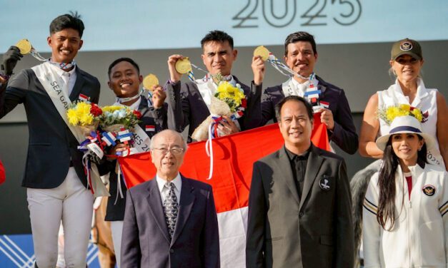 อินโดนีเซียคว้าเหรียญทองการแข่งขันกีฬาขี่ม้ากระโดดข้ามเครื่องกีดขวางประเภททีม ศึกซีเกมส์ ครั้งที่ 33 ที่พัทยา