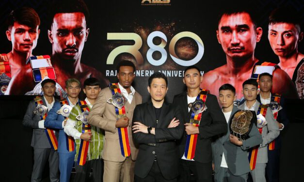 เวทีราชดำเนิน ฉลองยิ่งใหญ่ครบ 80 ปี แถลงเปิดศึกประวัติศาสตร์ส่งท้ายปี “R80 Rajadamnern Anniversary” จัดเต็ม 8 คู่มวยไทยที่ยิ่งใหญ่ที่สุดในรอบปี เดิมพันโบนัสเฉียด 8 ล้านบาท ระเบิดความมันส์ 27 ธันวาคมนี้!