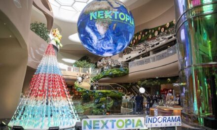 Tree of Tomorrow ต้นคริสต์มาสที่ออกแบบเพื่อโลกวันพรุ่งนี้ ศิลปะจากวัสดุหมุนเวียน