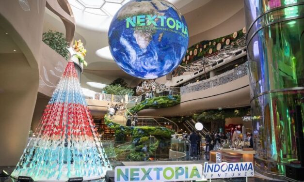 Tree of Tomorrow ต้นคริสต์มาสที่ออกแบบเพื่อโลกวันพรุ่งนี้ ศิลปะจากวัสดุหมุนเวียน