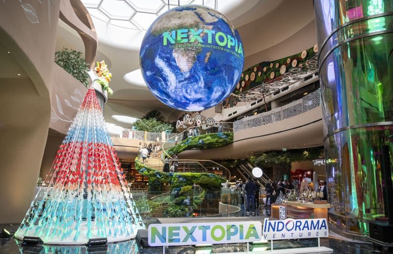 Tree of Tomorrow ต้นคริสต์มาสที่ออกแบบเพื่อโลกวันพรุ่งนี้ ศิลปะจากวัสดุหมุนเวียน