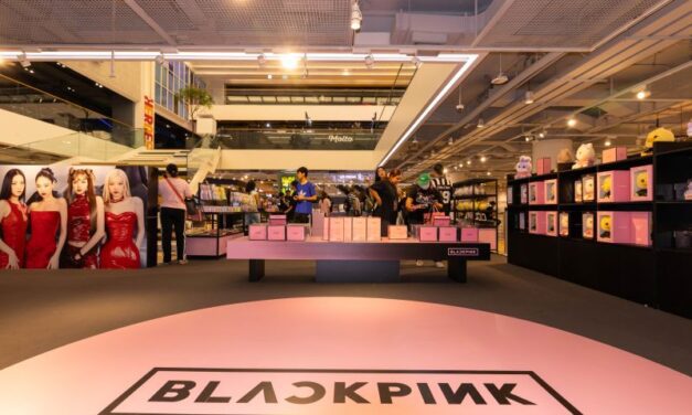 ครั้งแรก! สยามดิสคัฟเวอรี่ ร่วมกับ KPOPMERCH มอบความสุขให้ BLINK ไทย กับ “BLACKPINK DEADLINE OFFICIAL POP-UP IN BANGKOK” สุดเอ็กซ์คลูซีฟ