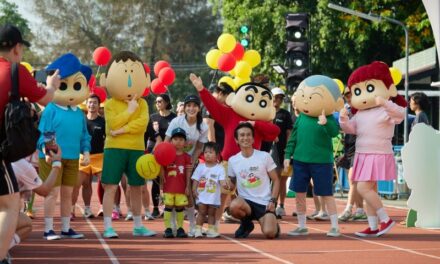 โมเมนต์สุดอบอุ่น! ตูน-อาทิวราห์ พร้อมครอบครัว และเพื่อนพ้องศิลปิน วิ่งการกุศลสุดคิวต์ “Crayon Shinchan Amazing Thailand Fun Run 2026”