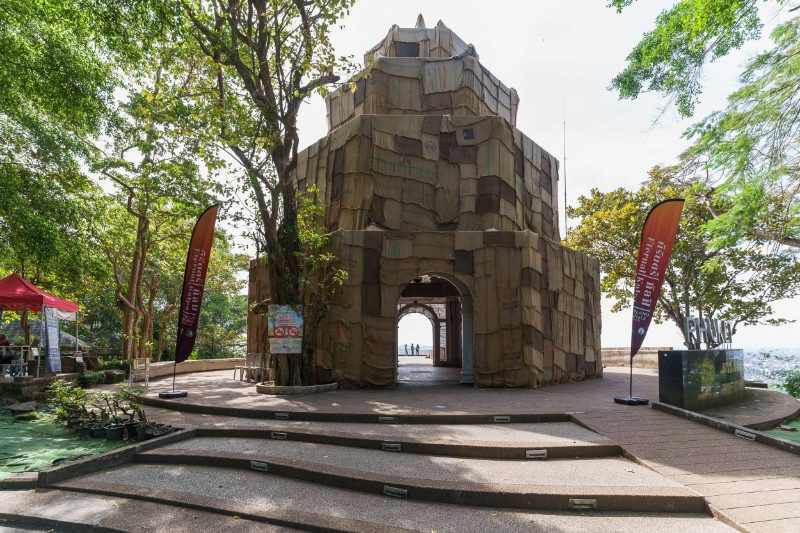 นับถอยหลังปิดฉาก Thailand Biennale, Phuket 2025 ปักหมุด 3 เส้นทางไฮไลท์ตามรอย “นิรันดร์ [กัลป์]” สัมผัส 20 จุดศิลปะทั่วภูเก็ต ก่อนปิดฉาก 30 เมษายนนี้