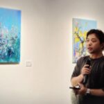 พบกับนิทรรศการ “Stillness in Bloom” โดย Yu Chuan Chang ที่ได้จากแรงบันดาลใจของพวงมาลัยสู่จิตรกรรมดอกไม้แสนงดงาม
