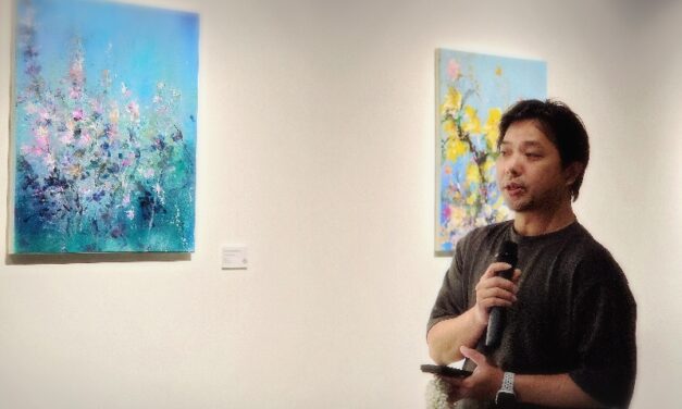 พบกับนิทรรศการ “Stillness in Bloom” โดย Yu Chuan Chang ที่ได้จากแรงบันดาลใจของพวงมาลัยสู่จิตรกรรมดอกไม้แสนงดงาม